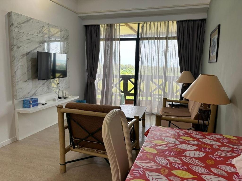 Seaside View, Heart Of The City, Mahkota Costa *